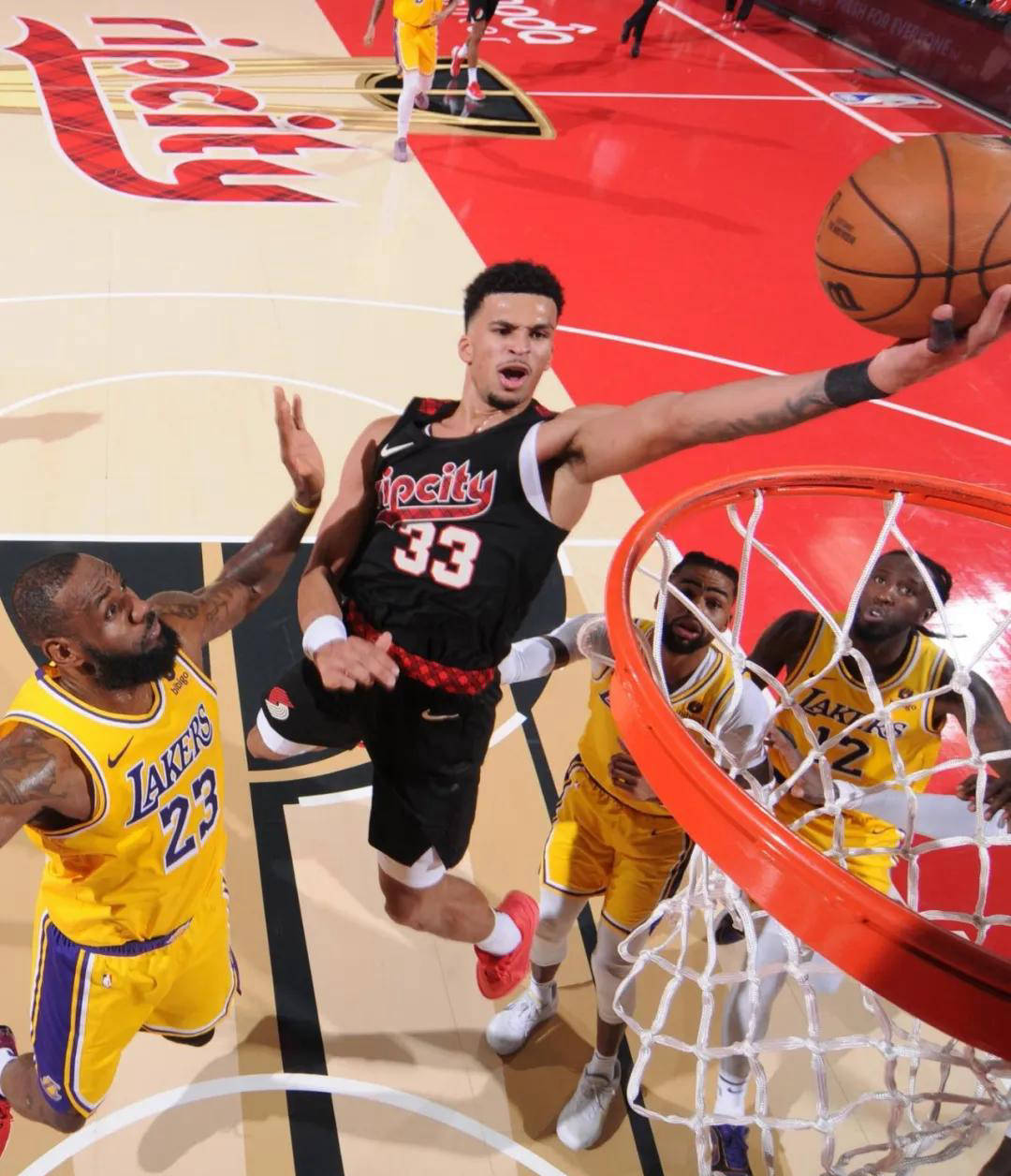 爱游戏下载-球队风采展现！NBA比赛中黑马崛起