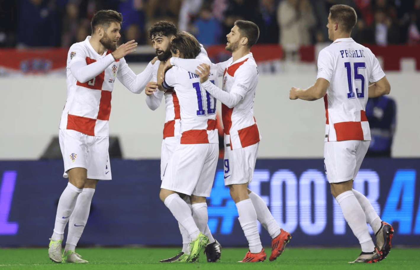 包含西班牙客场获胜双杀克罗地亚晋级淘汰赛的词条