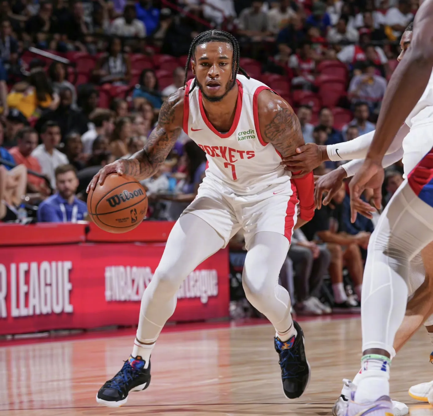 爱游戏官方-火箭队遭遇连败，保罗的未来成迷