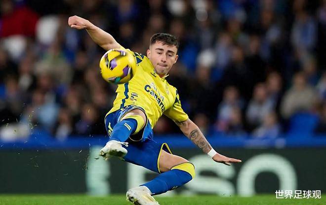 爱游戏平台-比利亚雷亚尔客场大胜，挺进前四