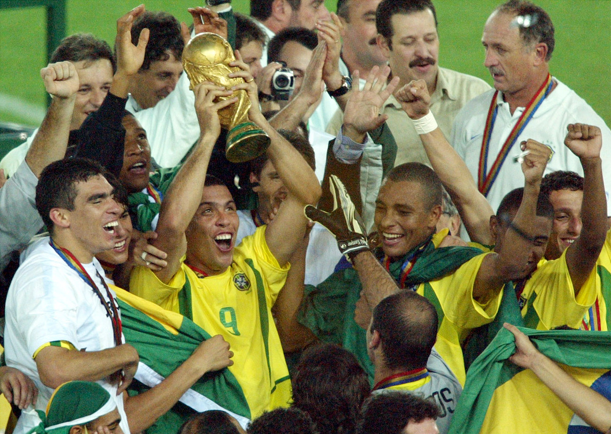 爱游戏地址-包含国际赛场争夺激烈，球员表现令人眼前一亮的词条