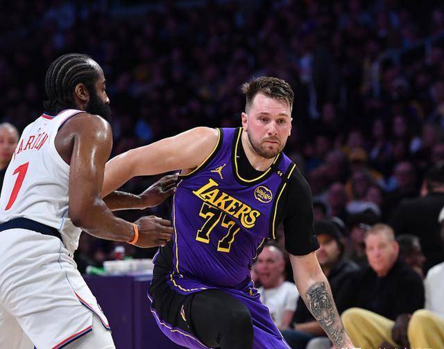 快船老将爆发,带队逆袭力压对手 快船老将爆发,带队逆袭力压对手