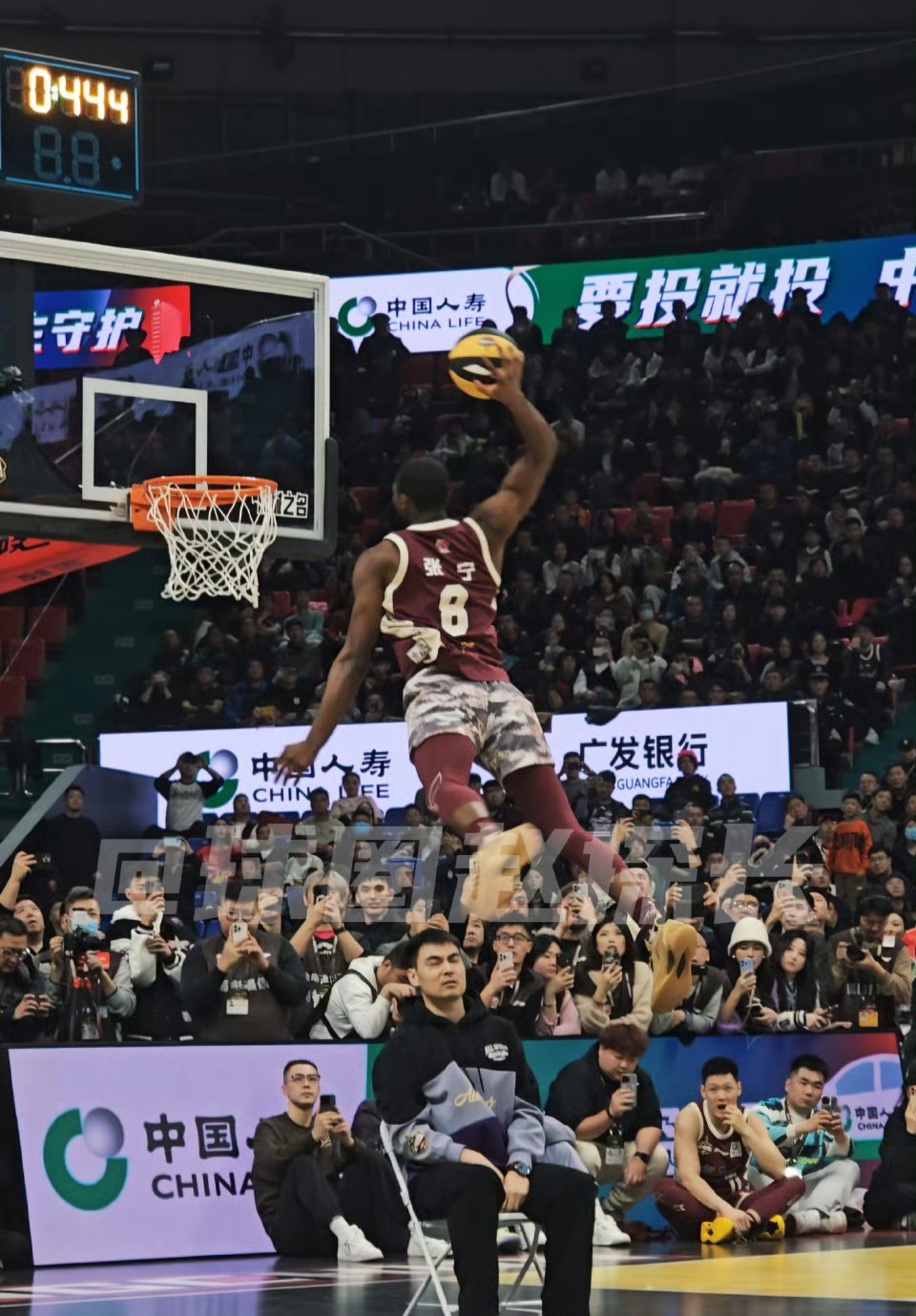 爱游戏app下载-球员身体素质优越，场上灵活多变，表现抢眼的简单介绍